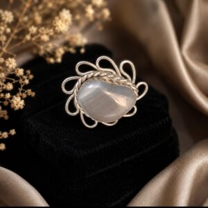 Anillo ajustable de alpaca con ágata de Botswana
